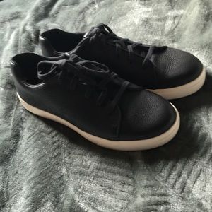Woman’s Roots Casual Shoes